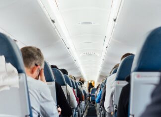Proper Etiquette For ‘Seat Chat’ On a Plane Plane passengers