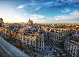 If You Love Nature Head to These Areas in Spain Edificio Metropoli, Gran vía in Madrid, Spain