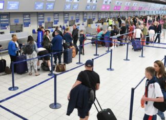 Tips For a More Efficient Airport Experience Airport check in line