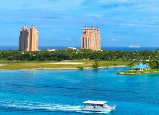 3 Reasons You Should Visit The Bahamas The Atlantis Hotel in Nassau, Bahamas