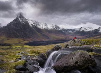 3 Reasons to go to Snowdonia, Wales A moody morning at Llyn Ogwen, Snowdonia, Wales, UK