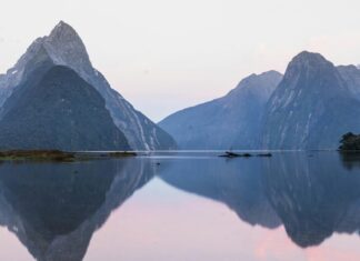 3 Must-See Sites in New Zealand First Light at Milford Sound