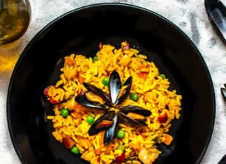 3 Best Areas in Spain for Paella paella with mussels