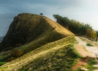 Three Of The Best UK National Parks To Visit This Summer Back Tor, Peak District National Park, Hope Valley, UK