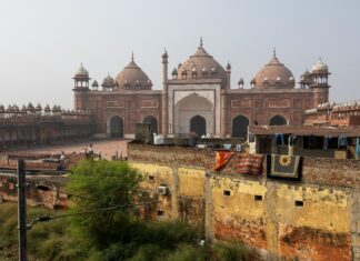 These Historic Sites in India are Incredible Jama mosque in India