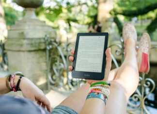 Travel Tips for Bookworms: How to Save Room in Your Suitcase Reading on vacation