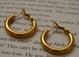 3 Summer Jewelry Pieces You Need To Take On Vacation gold hoops