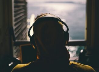 Best Headphones To Take On Your Next Vacation headphones