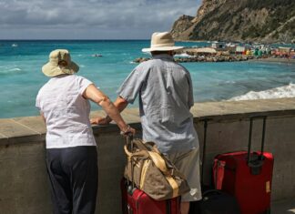 Buying the Right Travel Suitcase is Secretly an Amazing Money Saver suitcases