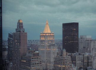 The Best Rooftop Bars with Skyline Views in Manhattan, New York, USA Skyline in New York, USA