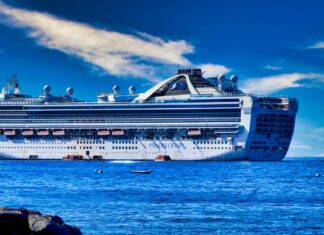 Best Hawaiian Cruises for a Tropical Vacation Cruise in Hawaii, USA