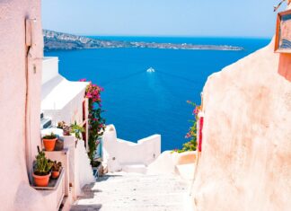 How to Plan a Trip to Greece on a Budget Oia, Greece